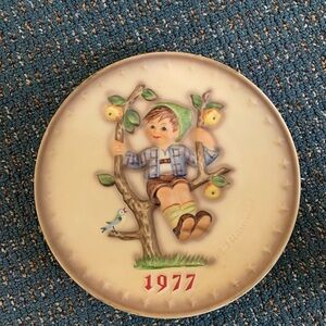 Vintage M. J. Hummel “Apple Tree Boy” 1977 Plate